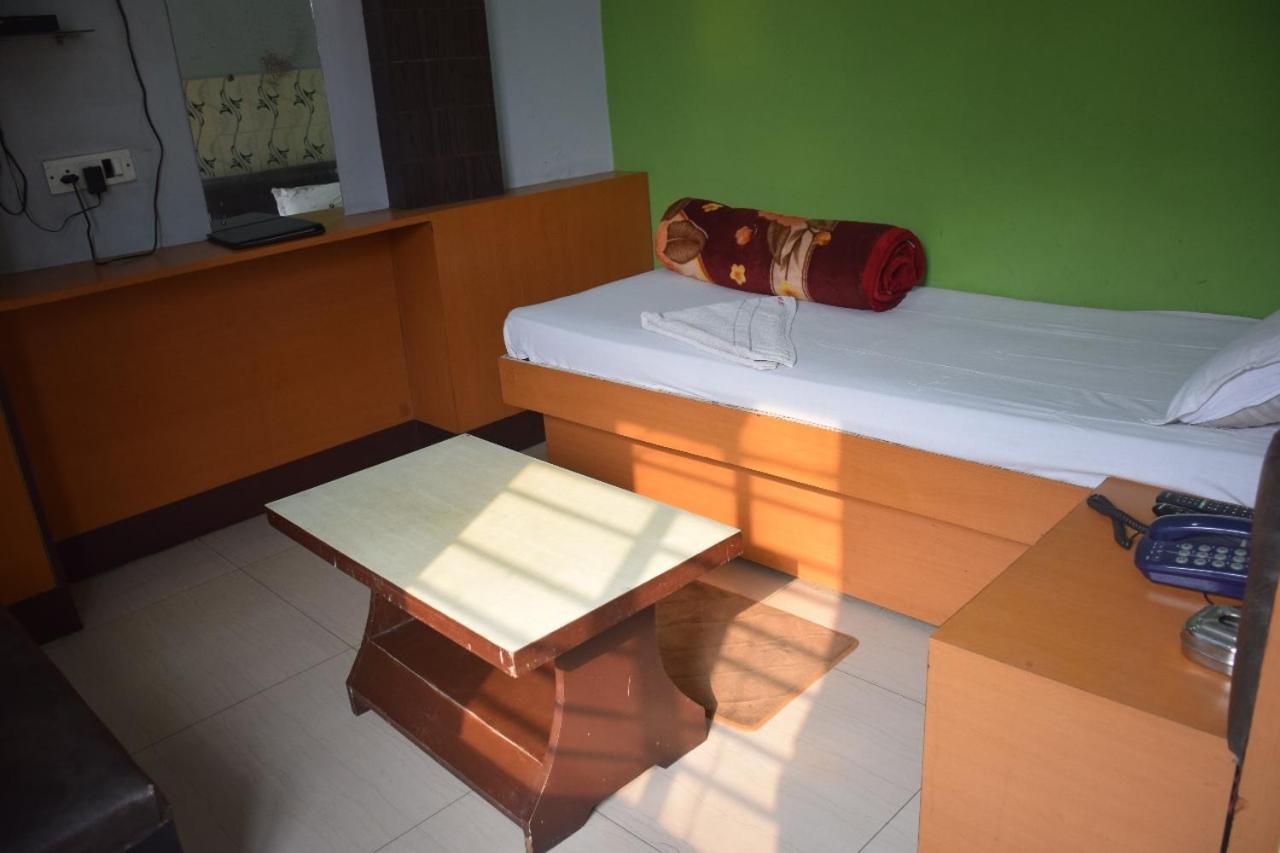 Starline Hotel Agartala Exterior foto
